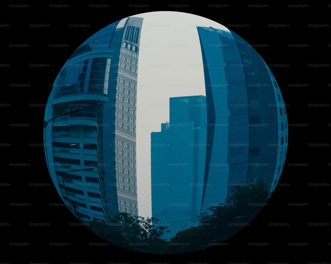 杨默依全新EP《不率直》单曲《欢欣》上线诠释甜涩交错的单恋心动